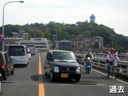 江の島大橋のゼブラゾーン２