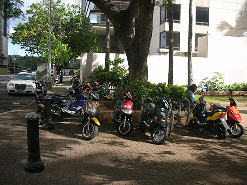 オートバイの無料駐車場その３